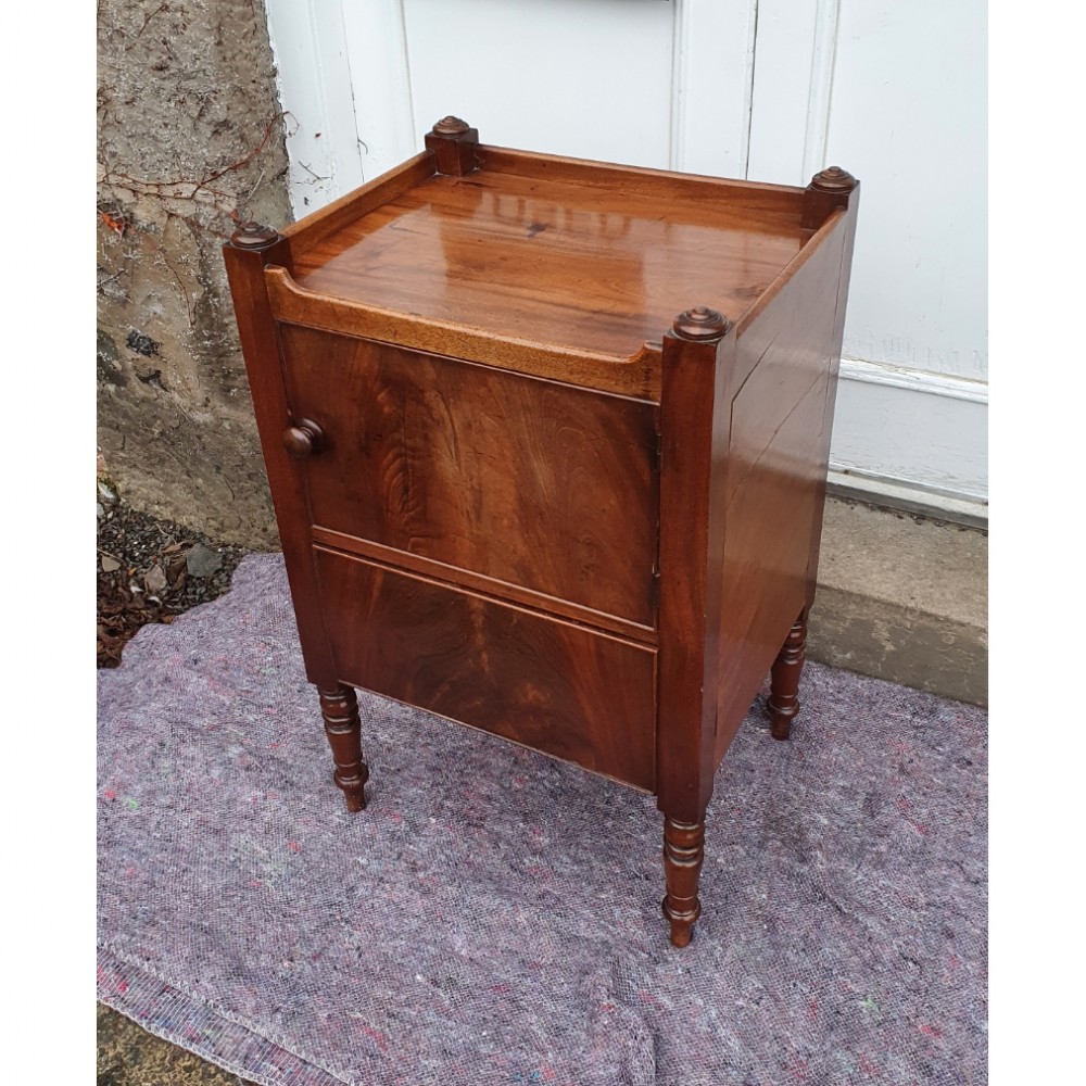 GEORGIAN MAHOGANY BEDSIDE COMMODE