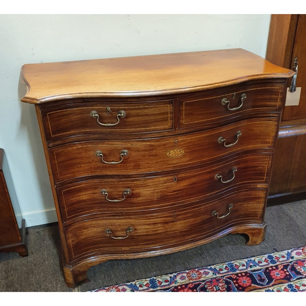 GEORGIAN SCOTTISH MAHOGANY SERPENTINE CHEST