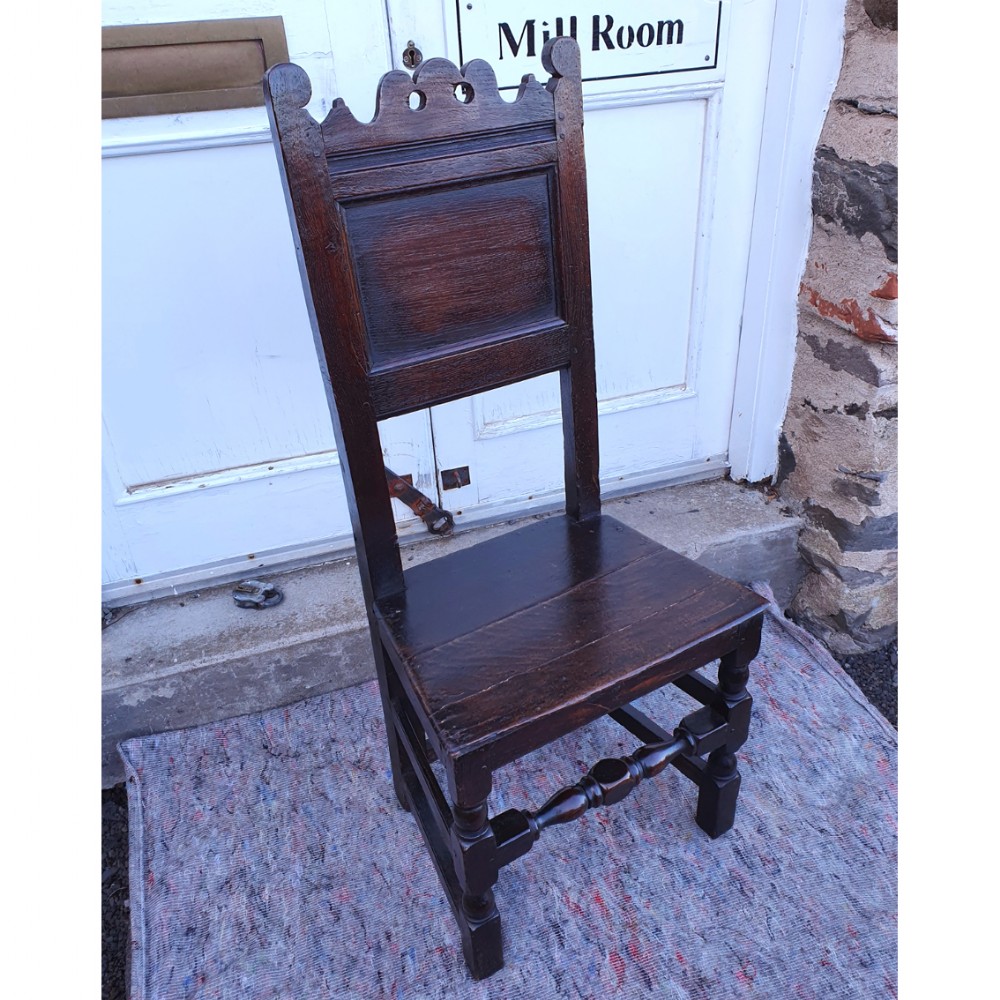 GOOD 17th CENTURY OAK HALL CHAIR