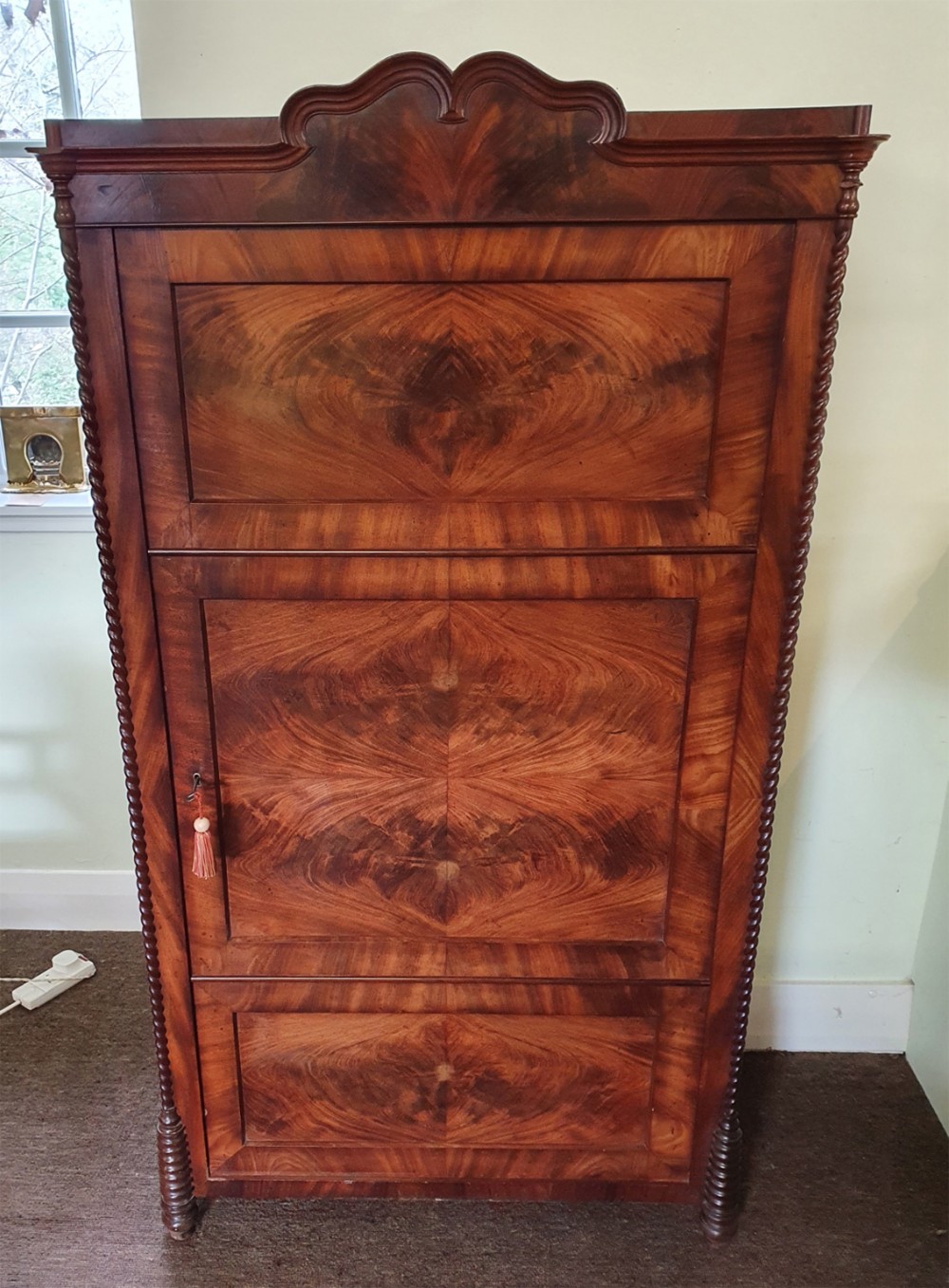 High Quality Continental Flame Mahogany Cabinet
