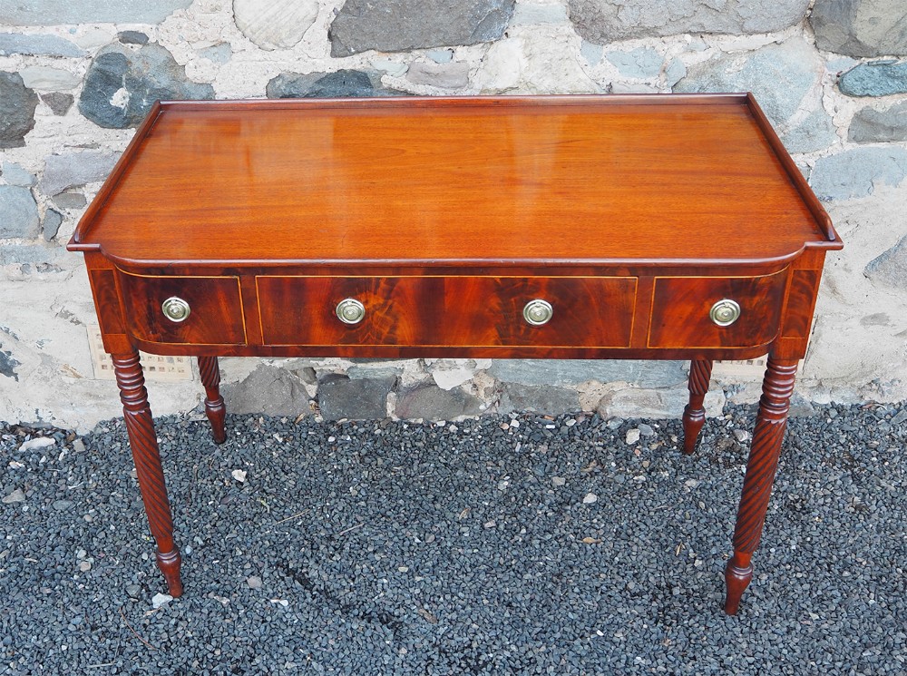 Fine Georgian Scottish Mahogany Dressing Table