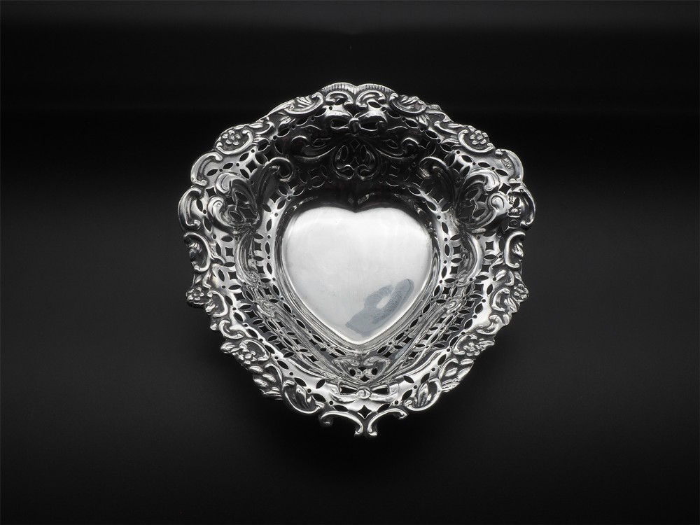 Pretty Heart Shape Silver Bonbon Dish 