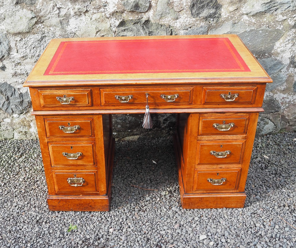 Quality Victorian Oak Pedestal Desk