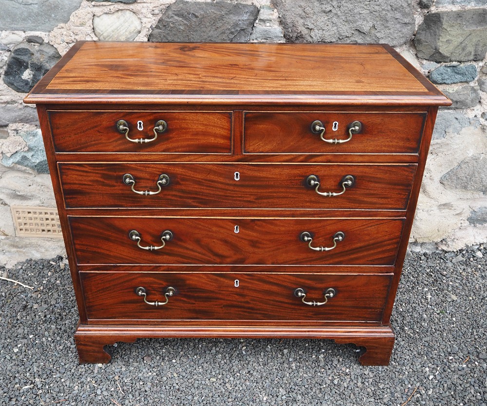 Fine Timber Small Georgian Mahogany Chest