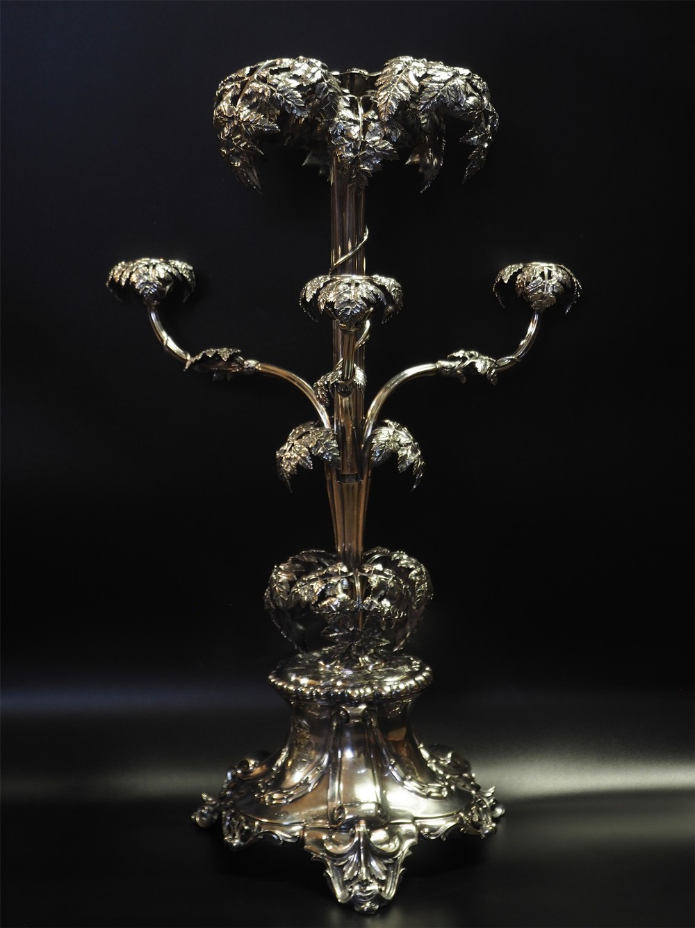 MAGNIFICENT SILVER PLATED TABLE CENTRE PIECE