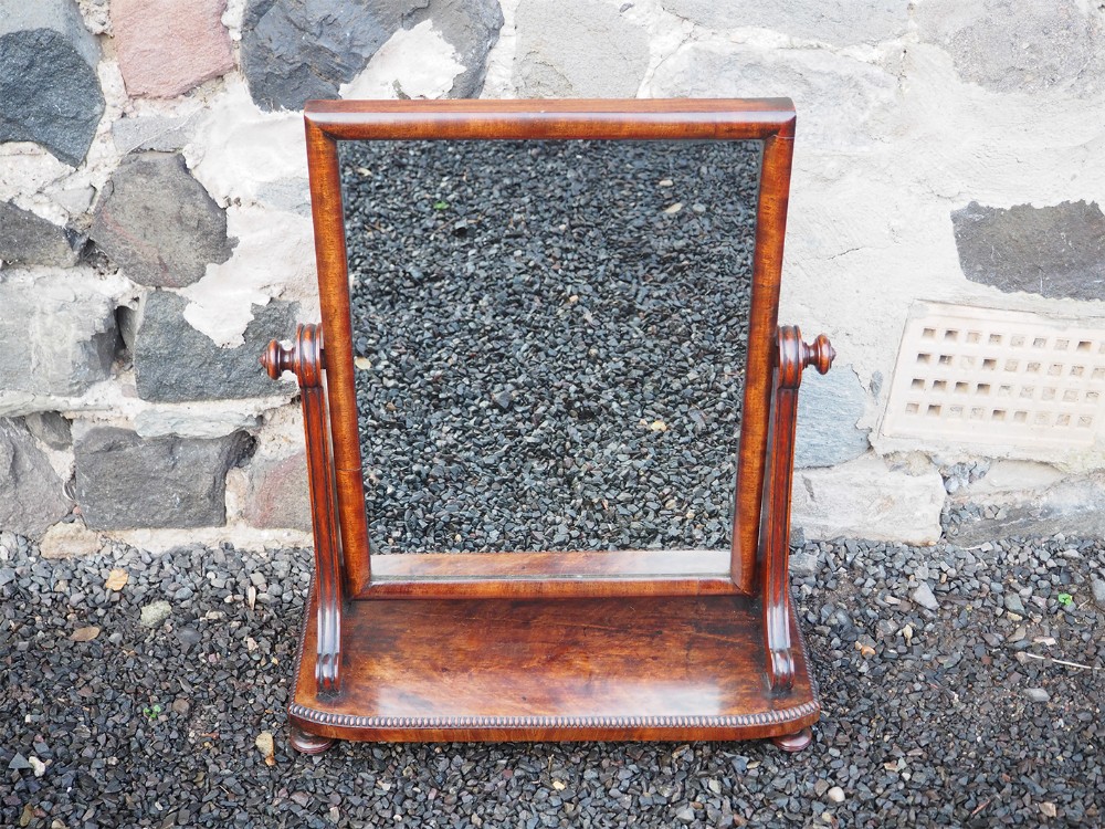 GEORGIAN SCOTTISH MAHOGANY DRESSING MIRROR