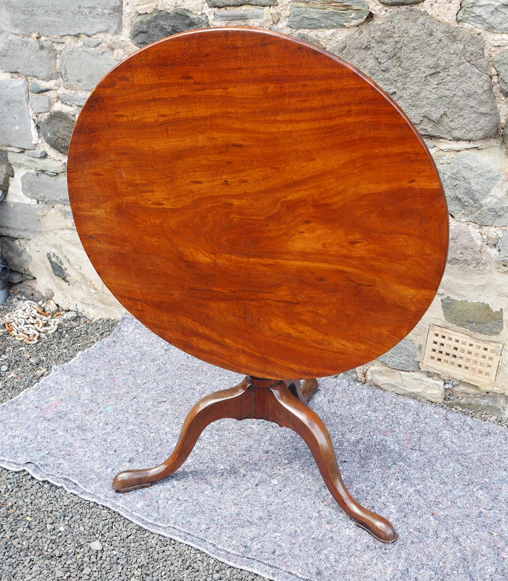 Superb Georgian Mahogany Large Tripod