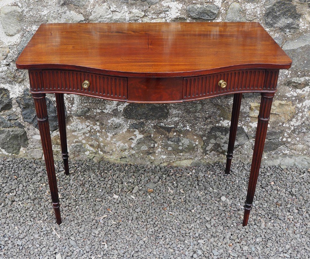 18th Century Hepplewhite Mahogany Table