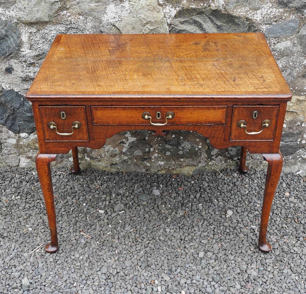 Elegant Mid Georgian Oak Lowboy