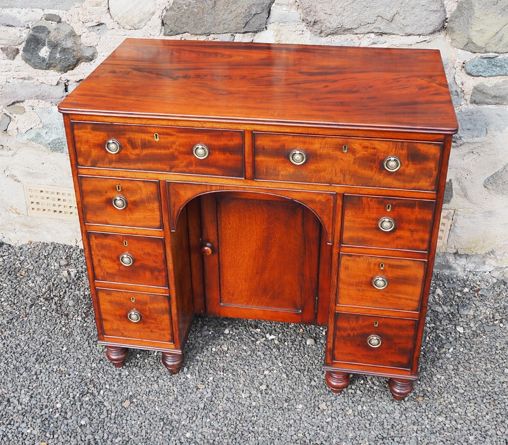 Georgian Mahogany Kneehole Dressing Table 