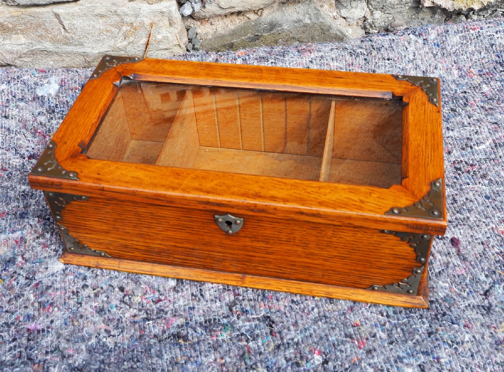 Fine Quality Edwardian Oak Cigar Box