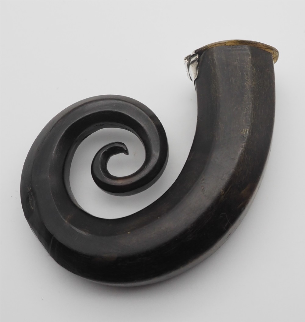 Unusual Shape Scottish Horn Snuff Mull