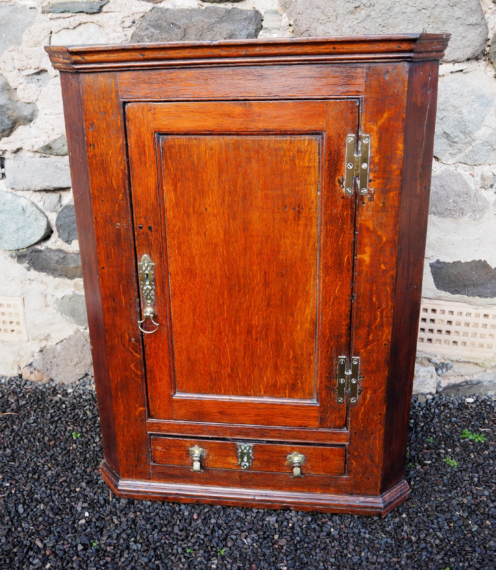 Small 18th Centuty Oak Corner Cabinet
