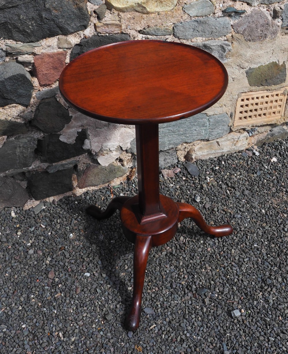 Early Georgian Adjustable Walnut Candlestand