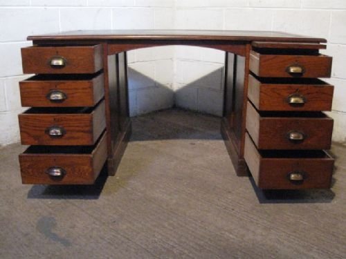 fig 1. ANTIQUE EDWARDIAN QUALITY OAK PEDASTAL KNEEHOLE DESK C1900