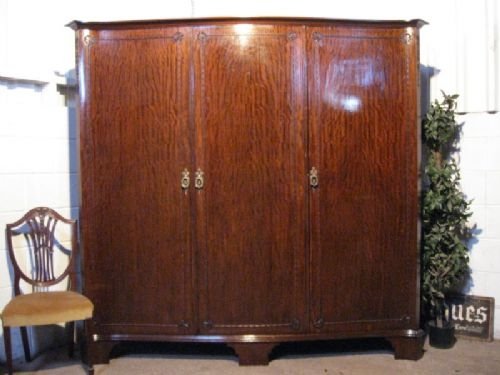 Lovely Antique Edwardian  Serpentine Fronted Figured Mahogany Triple Wardrobe Armoire C1900