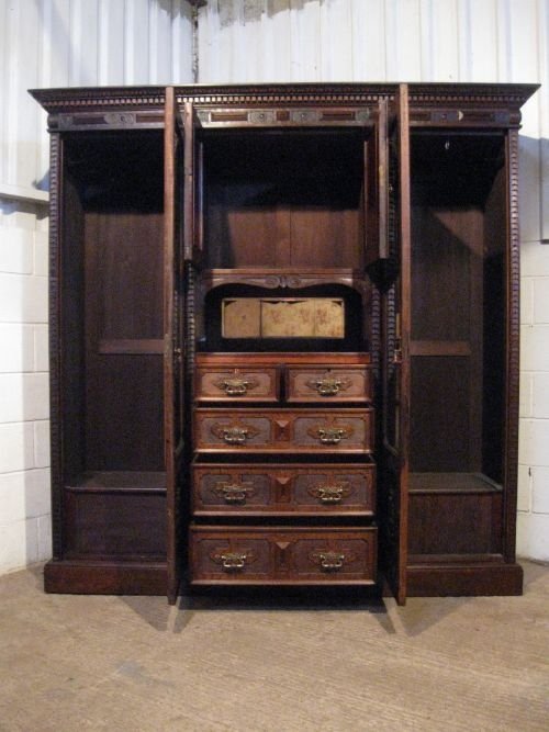 fig 2. IMPOSING LARGE ANTIQUE VICTORIAN MAHOGANY BEDROOM SUITE, TRIPLE WARDROBE, WASHSTAND DRESSING TABLE C1880 WDB4936/20.9