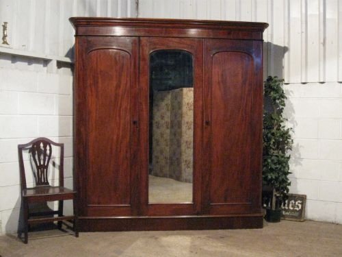 fig 1. ANTIQUE VICTORIAN MAHOGANY TRIPLE WARDROBE COMPACTUM C1880 WDB5977/20.9