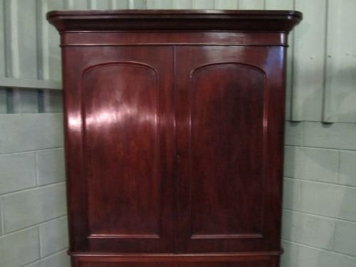 fig 2. ANTIQUE VICTORIAN MAHOGANY LINEN CLOTHES PRESS WARDROBE C1860