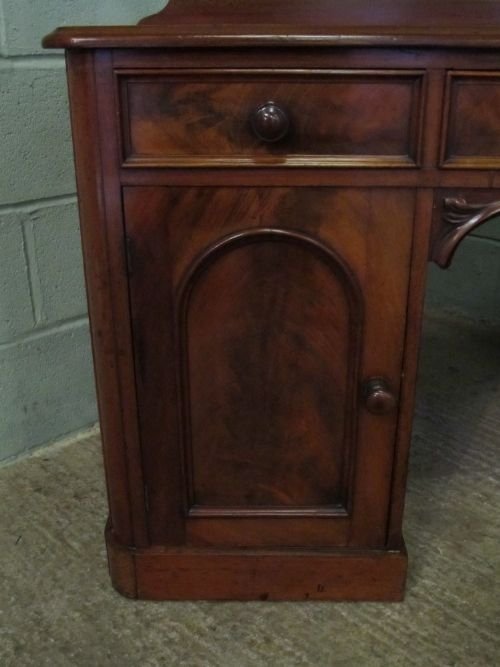 fig 2. ANTIQUE VICTORIAN MAHOGANY KNEEHOLE TWIN PEDASTAL DESK C1860 WM6225/25.1