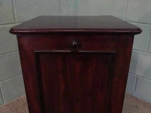 fig 1. ANTIQUE VICTORIAN MAHOGANY BEDSIDE CABINET POT CUPBOARD C1880 WM6235/25.1