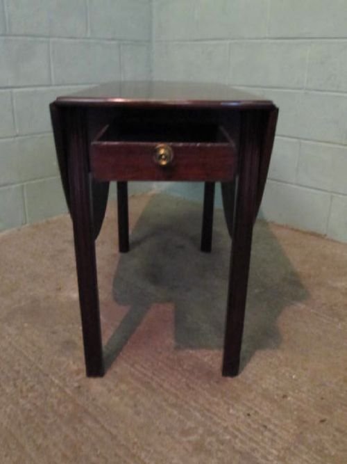 fig 2. ANTIQUE GEORGIAN MAHOGANY DROP LEAF GATE LEG DINING TABLE C1780