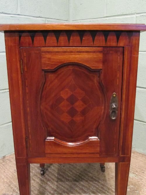 fig 1. ANTIQUE PAIR SUPERB QUALITY EDWARDIAN MAHOGANY INLAID BEDSIDE CABINETS C1900