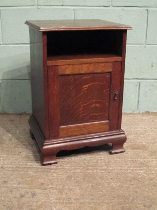 fig 2. ANTIQUE PAIR EDWARDIAN OAK BEDSIDE CABINETS C1900 W6724/4.1