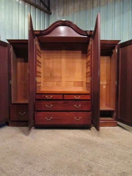 fig 2. ANTIQUE WILLIAM 1V MAHOGANY BREAKFRONT TRIPLE WARDROBE COMPACTUM C1830 W6866/12.3