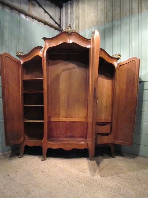 fig 3. ANTIQUE ITALIAN WALNUT SERPENTINE BREAKFRONT ARMOIRE C1920