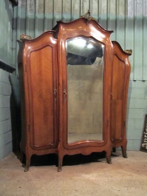fig 4. ANTIQUE ITALIAN WALNUT SERPENTINE BREAKFRONT ARMOIRE C1920