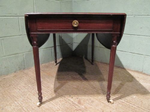 fig 2. ANTIQUE REGENCY MAHOGANY DROP LEAF PEMBROKE TABLE C1820