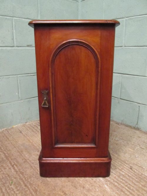 fig 1. ANTIQUE VICTORIAN MAHOGANY POT CUPBOARD