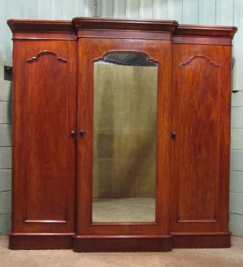 fig 1. ANTIQUE VICTORIAN MAHOGANY BREAKFRONT TRIPLE WARDROBE COMPACTUM C1880