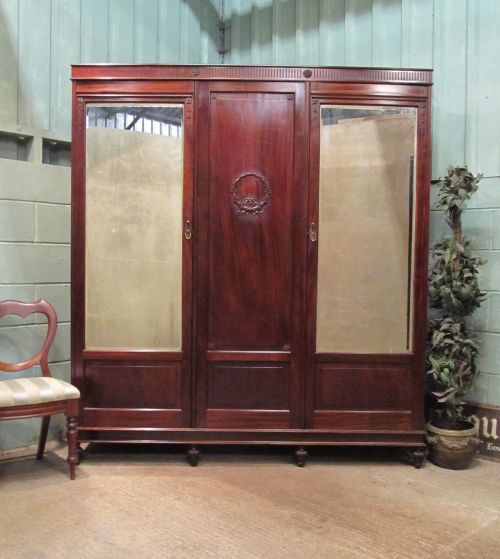Antique Edwardian Mahogany Chippendale Style Triple Wardrobe Compactum C1900