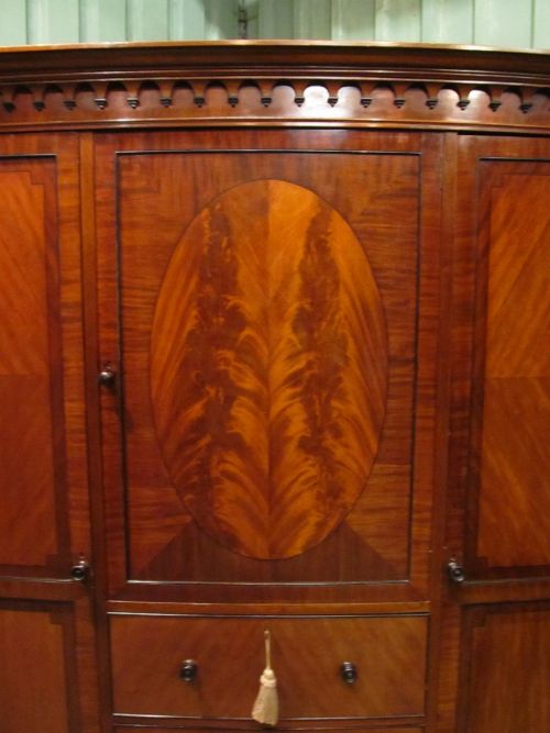 fig 2. ANTIQUE EDWARDIAN CHIPPENDALE MAHOGANY BOW FRONT TRIPLE WARDROBE COMPACTUM C1900