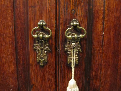 fig 2. ANTIQUE 18TH CENTURY PERIOD OAK LIVERY CUPBOARD WARDROBE C1780