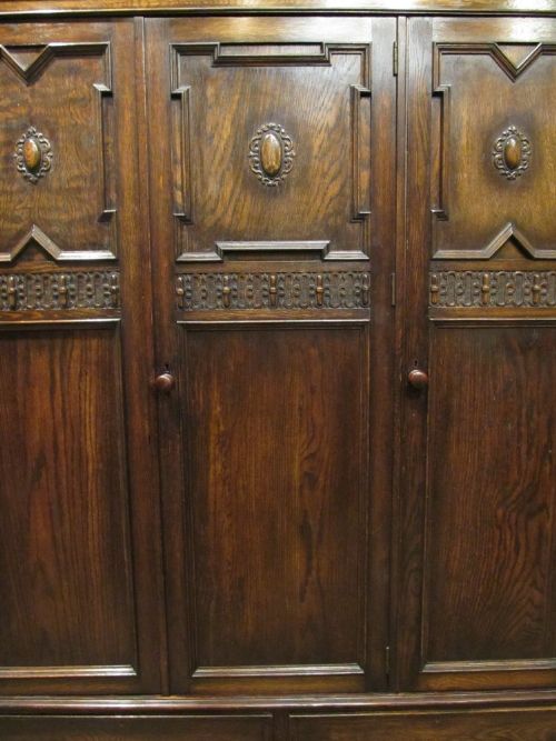fig 2. ANTIQUE EDWARDIAN SMALL OAK TRIPLE WARDROBE C1900