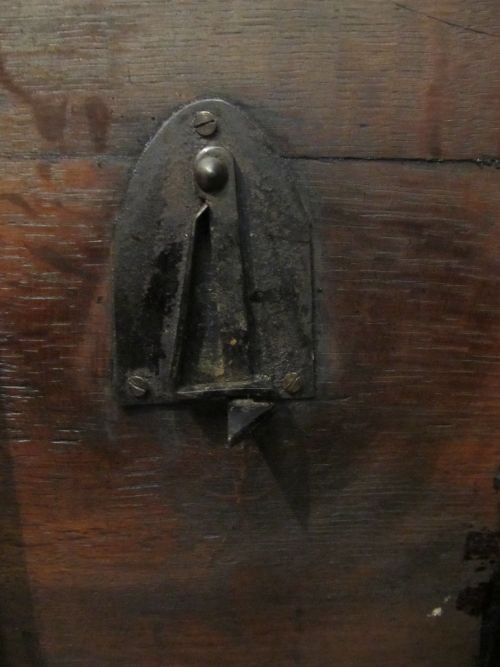 fig 2. ANTIQUE 18TH CENTURY CARVED OAK TILT TOP TABLE C1780