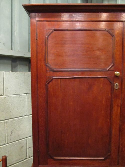 fig 1. ANTIQUE 18TH CENTURY PERIOD OAK LIVERY CUPBOARD WARDROBE C1780
