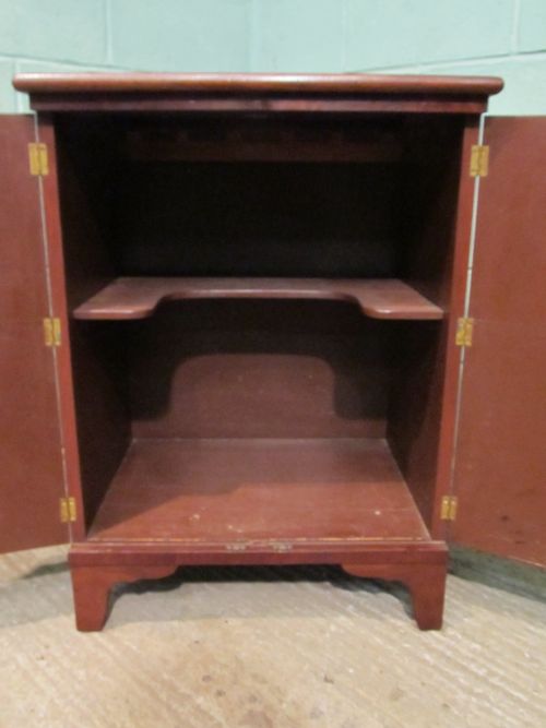 fig 2. ANTIQUE REGENCY MAHOGANY BEDSIDE CABINET C1820