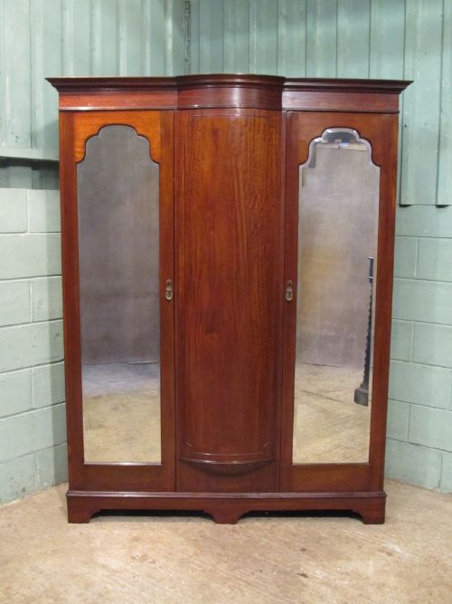 fig 1. ANTIQUE LATE VICTORIAN MAHOGANY BREAKFRONT DOUBLE WARDROBE C1890