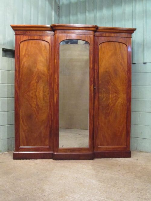 fig 1. ANTIQUE VICTORIAN MAHOGANY BREAKFRONT TRIPLE WARDROBE COMPACTUM C1880