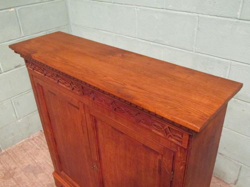 fig 2. ANTIQUE GEORGIAN OAK & MAHOGANY CUPBOARD C1780