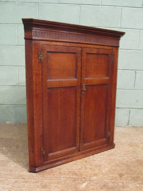 fig 1. ANTIQUE GEORGIAN OAK CORNER CABINET C1780