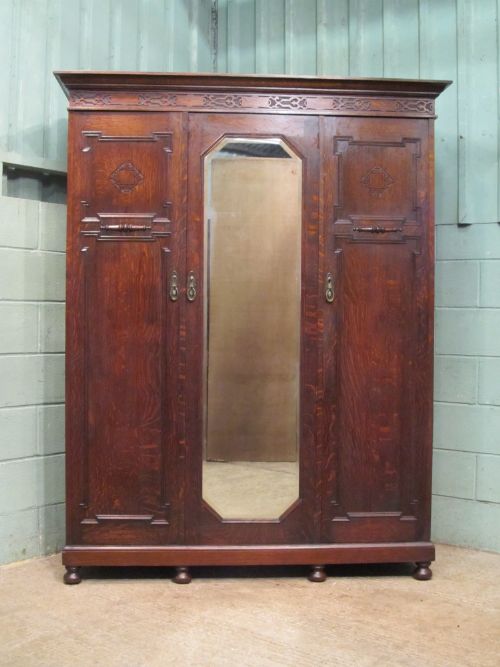 fig 1. ANTIQUE EDWARDIAN OAK TRIPLE WARDROBE C1900