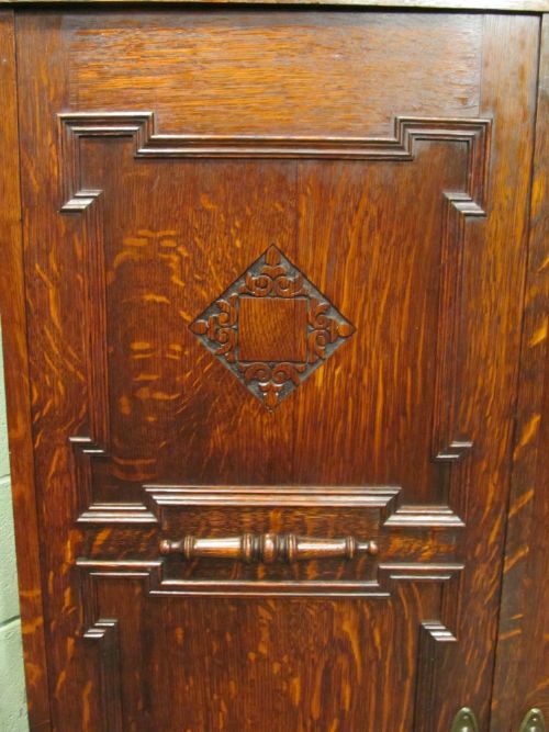 fig 2. ANTIQUE EDWARDIAN OAK TRIPLE WARDROBE C1900