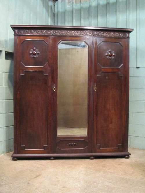 fig 1. ANTIQUE EDWARDIAN OAK TRIPLE WARDROBE C1900