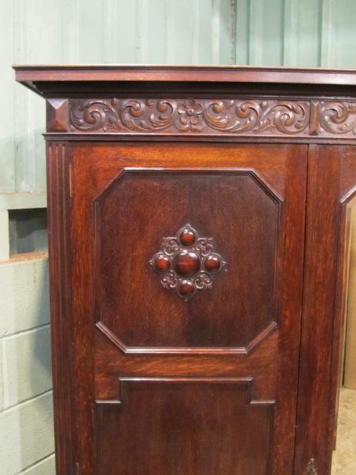 fig 2. ANTIQUE EDWARDIAN OAK TRIPLE WARDROBE C1900