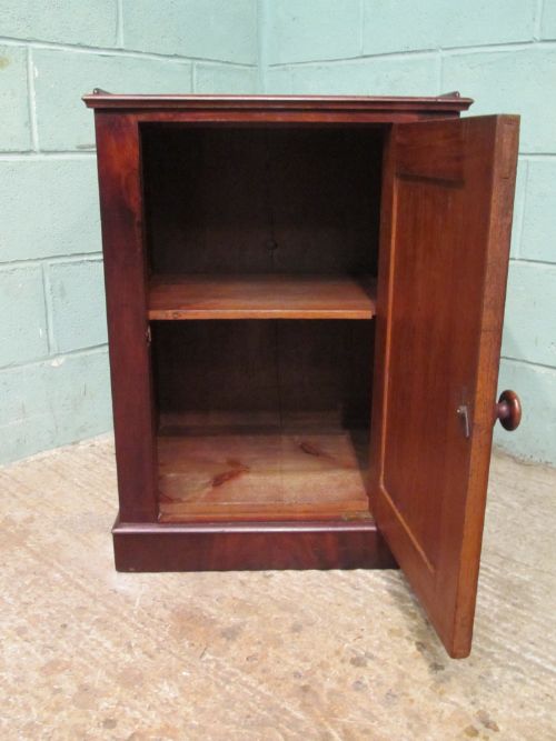 fig 2. Antique Victorian Mahogany Bedside Pot Cupboard c1880